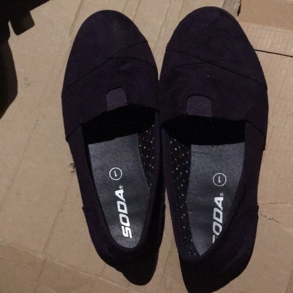Girls flats / slip ons.